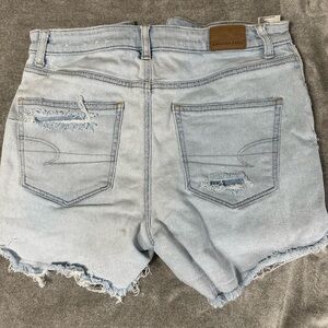 AMERICAN EAGLE - Distressed Shorts!!